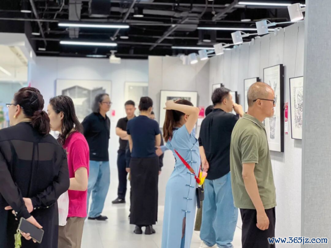 由中国文促会等主理的“如歌的行板·第三届世界女画家版画作品邀请展”巡展首站在上海认真揭幕