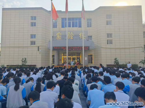 聚焦当下释蹙悚 轻装逐梦赴中考—吉易和家庭解释首席各人朱其荣为初三学子注入考前能量