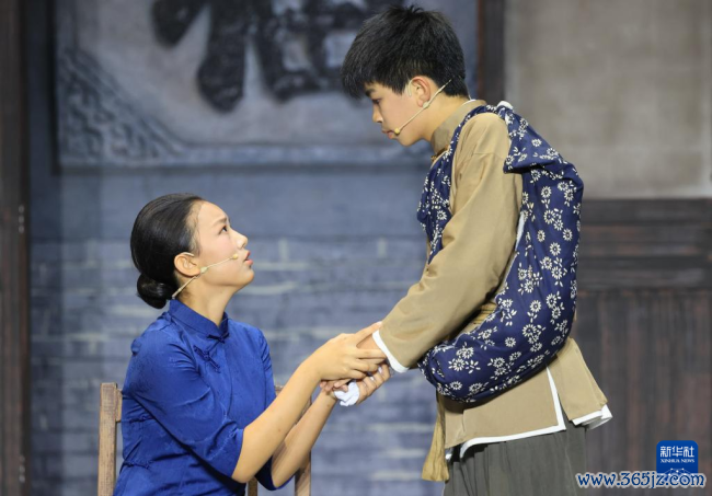 戏剧育东说念主：北京中学生演绎《高歌》《茶室》